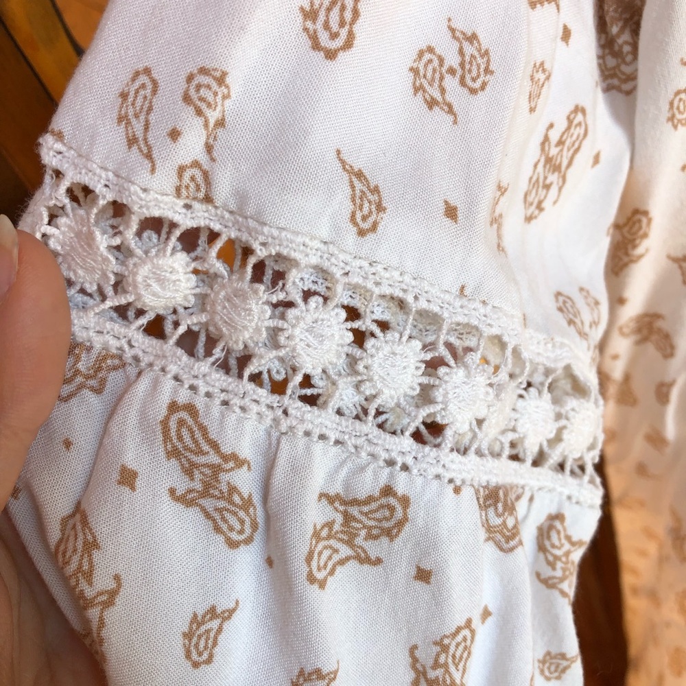 En Creme Paisley Rayon V-Neck Long Sleeve Tunic - Picture 5 of 9